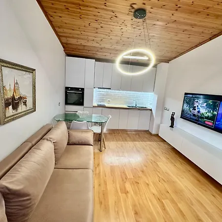 Soer - Center, Veranda & Comfort Lägenhet Tirana